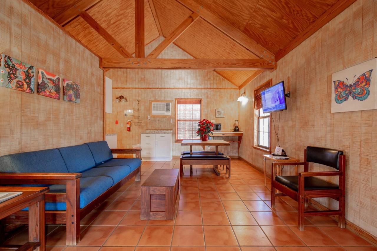 Seven Bluff Cabins Concan Exterior photo