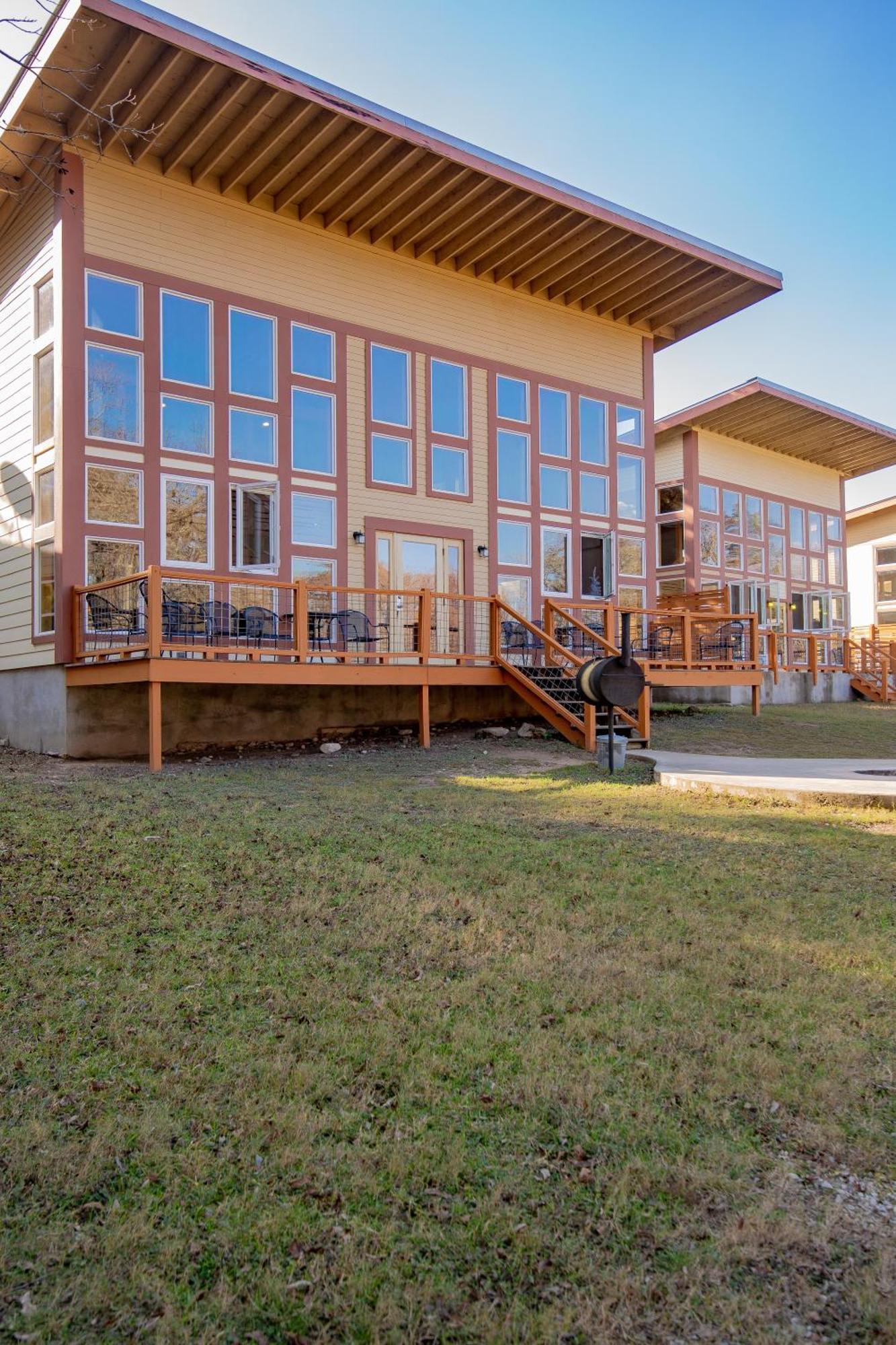 Seven Bluff Cabins Concan Exterior photo